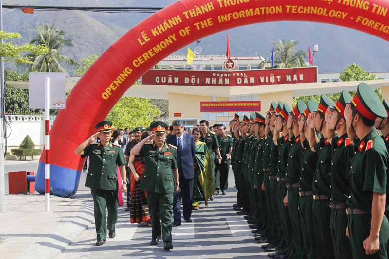 Thủ trưởng Nguyễn Chí Vịnh dự lễ khánh thành TT 